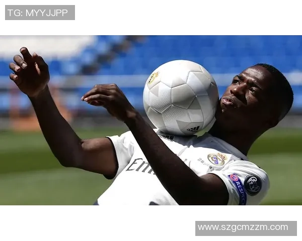 足球明星在逆境中的泪水与坚韧瞬间展现人生悲伤时刻的真实写照