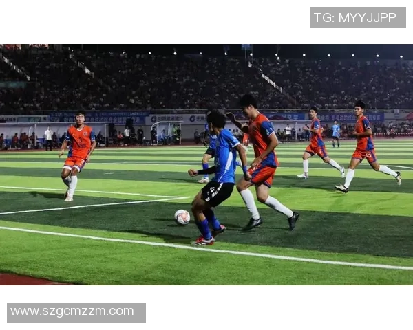 踢边锋的足球明星们如何在绿茵场上展现个人魅力与团队协作